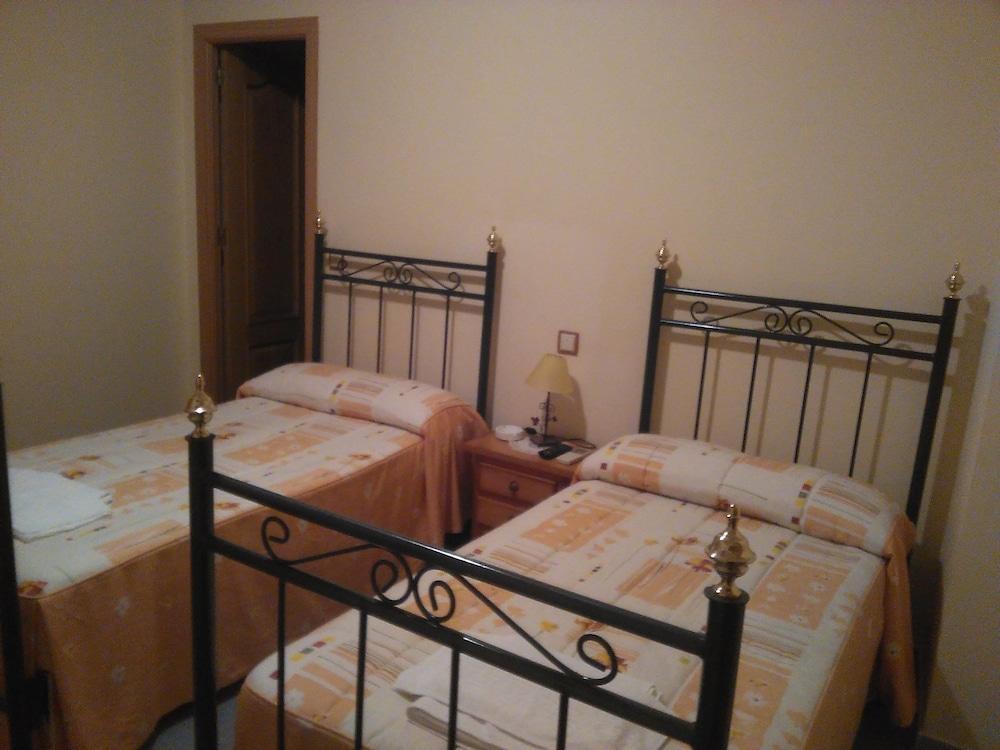 Hostal Miraflor de las Cadenas Cuacos De Yuste Exterior foto